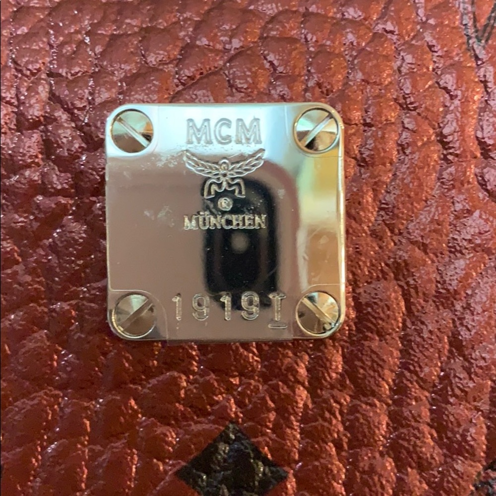 MCM burgundy metallic backpack - Picture 3 of 4